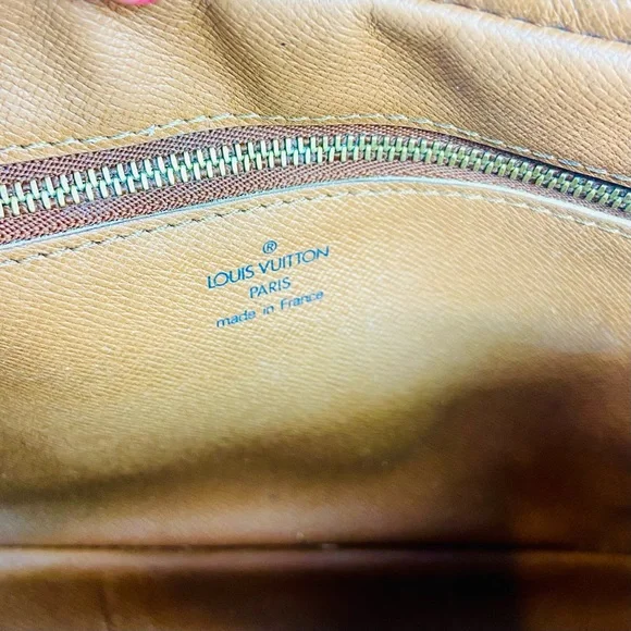 Louis Vuitton Marley crossbody bag custom painted world tour logo - Picture 8 of 15